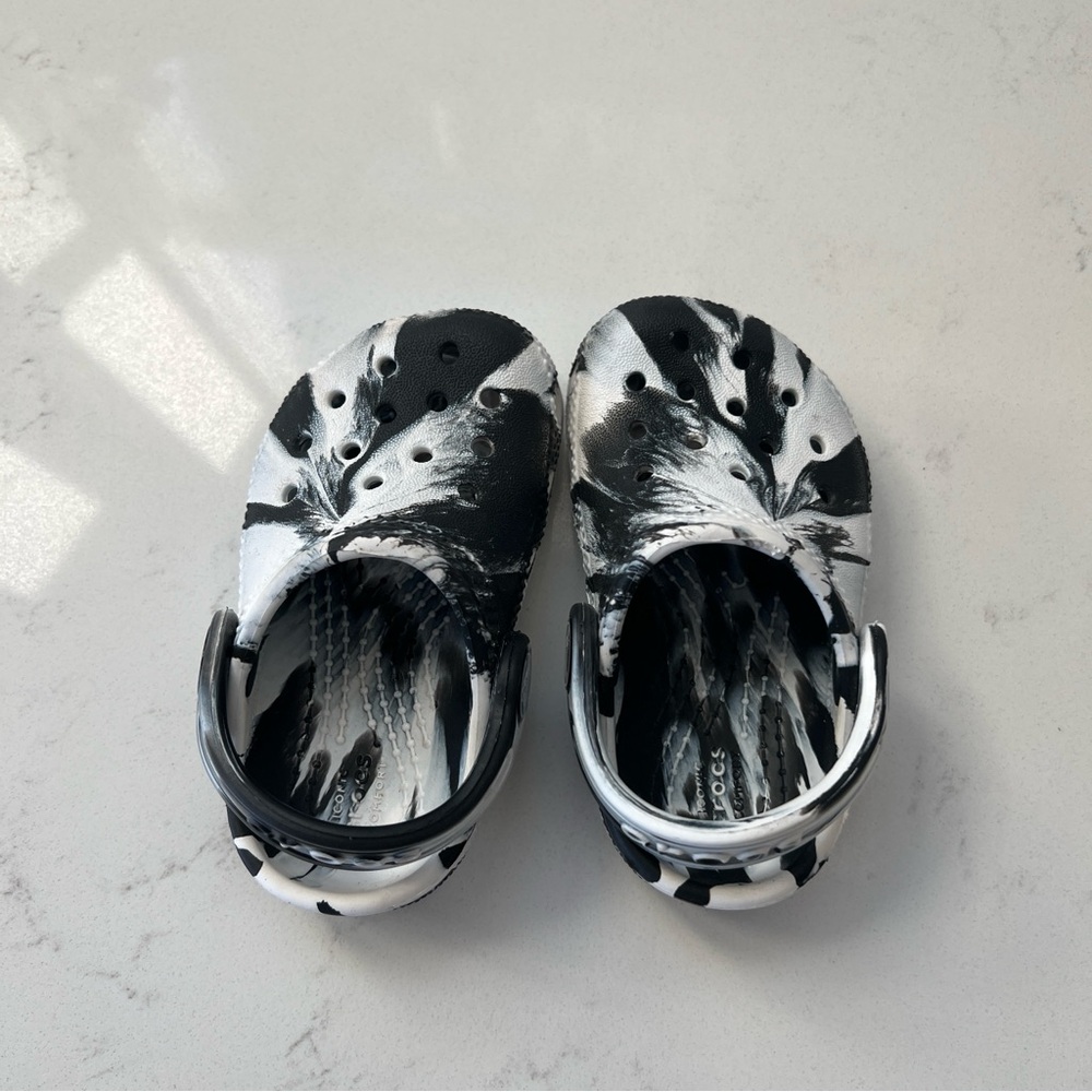 Toddler Black and White Marbled Crocs
